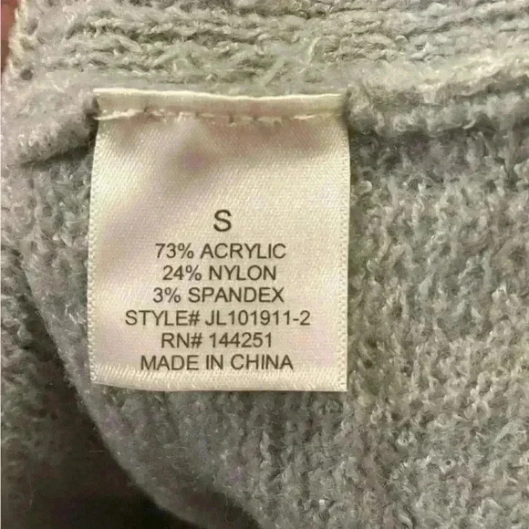 Women’s Gray Harper Heritage Off the Shoulder Sweater - Picture 4 of 4